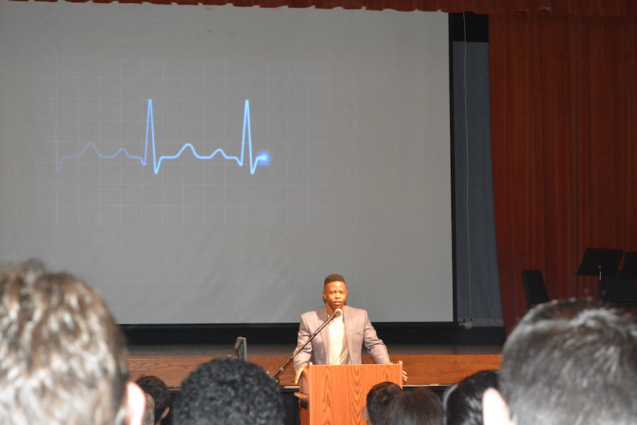 Speaking to seniors-- On September 15, Class of 2009 alumnus Andrew Jones spoke to the senior class at the 29th annual Senior Convocation. Jones centered his message around the concept of “self invest” and shared insight from his personal life to the seniors. 