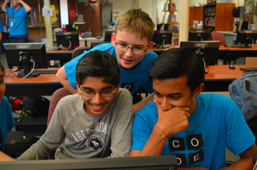 Learning+to+program--+Sophomore+Gautham+Rajeshkumar+%28left%29+attempts+programming+with+the+assistance+of+sophomores+Robbie+Fishel+%28center%29+and+Ronit+Banerjee+%28right%29+who+are+volunteers.+Hour+of+Code+volunteers+consisted+of+members+of+the+robotics+team+and+students+taking+computer+science+classes.