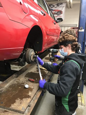 All torqued to spec -- Sophomore Luke Watson works on a rear drum brake on a teach-
er’s car during class. Students in the class learn the fundamentals of automotives.
